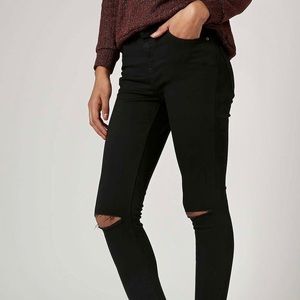 Topshop MOTO Petite Black Wash Ripped Jamie Jeans